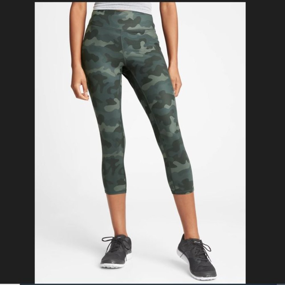 GapFit Compression Capris Green Camo